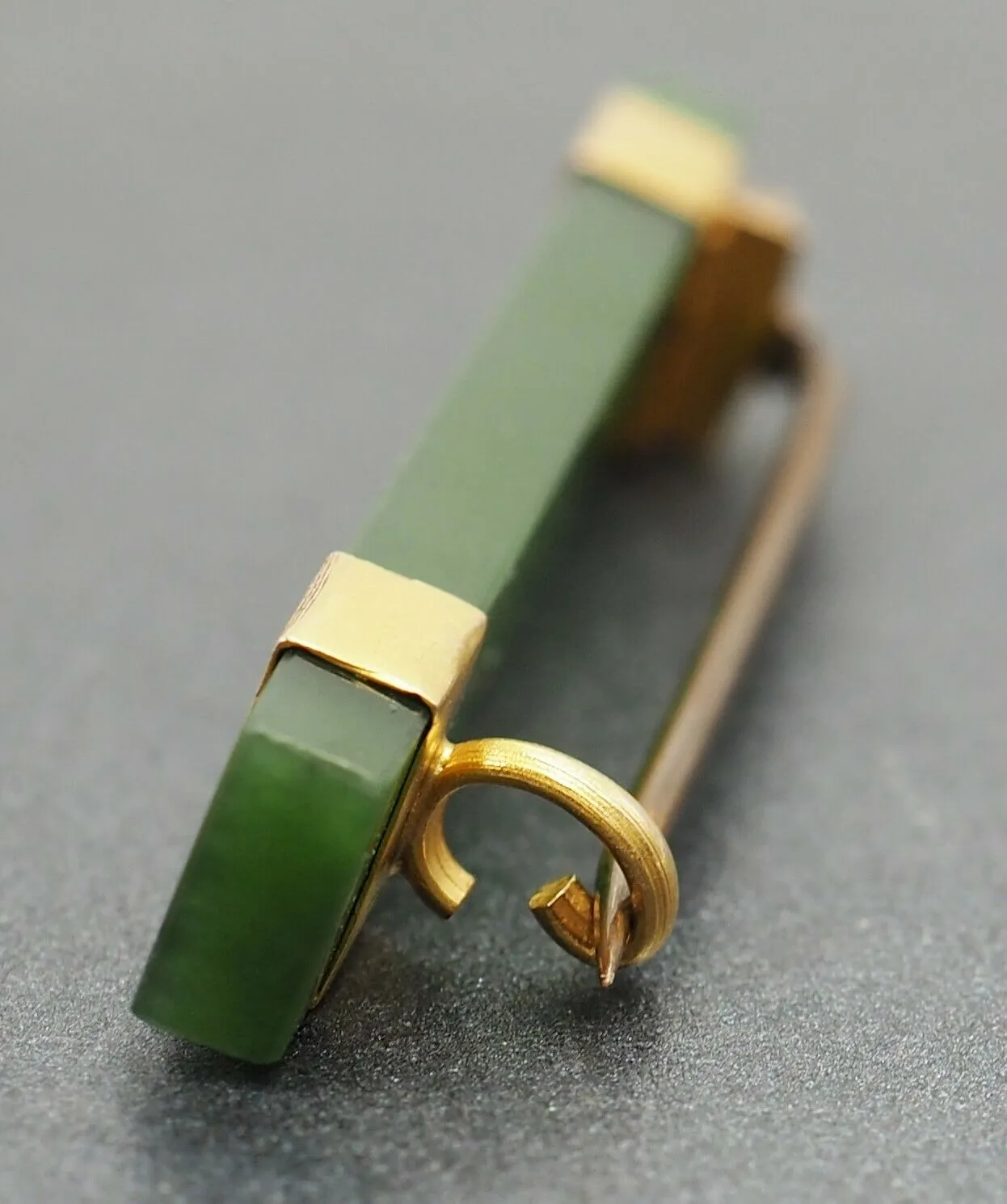 9ct Yellow Gold Engraved Jade Brooch