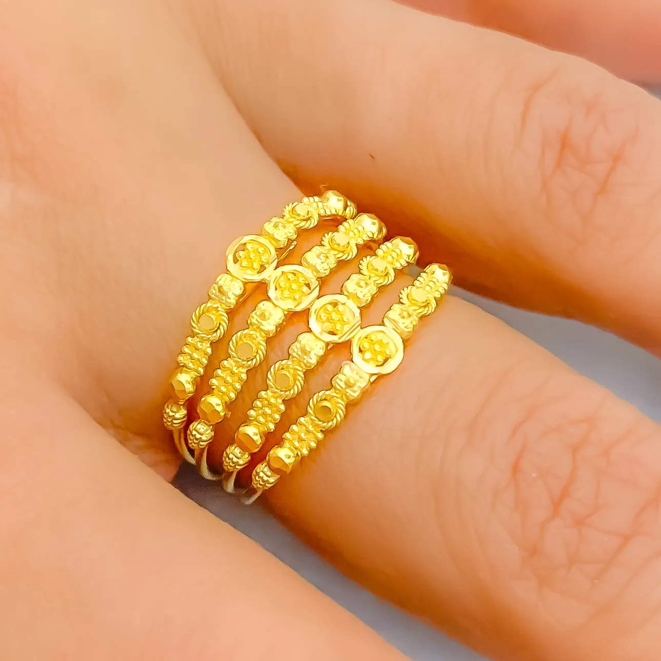 Attractive Lightweight Spiral Ring