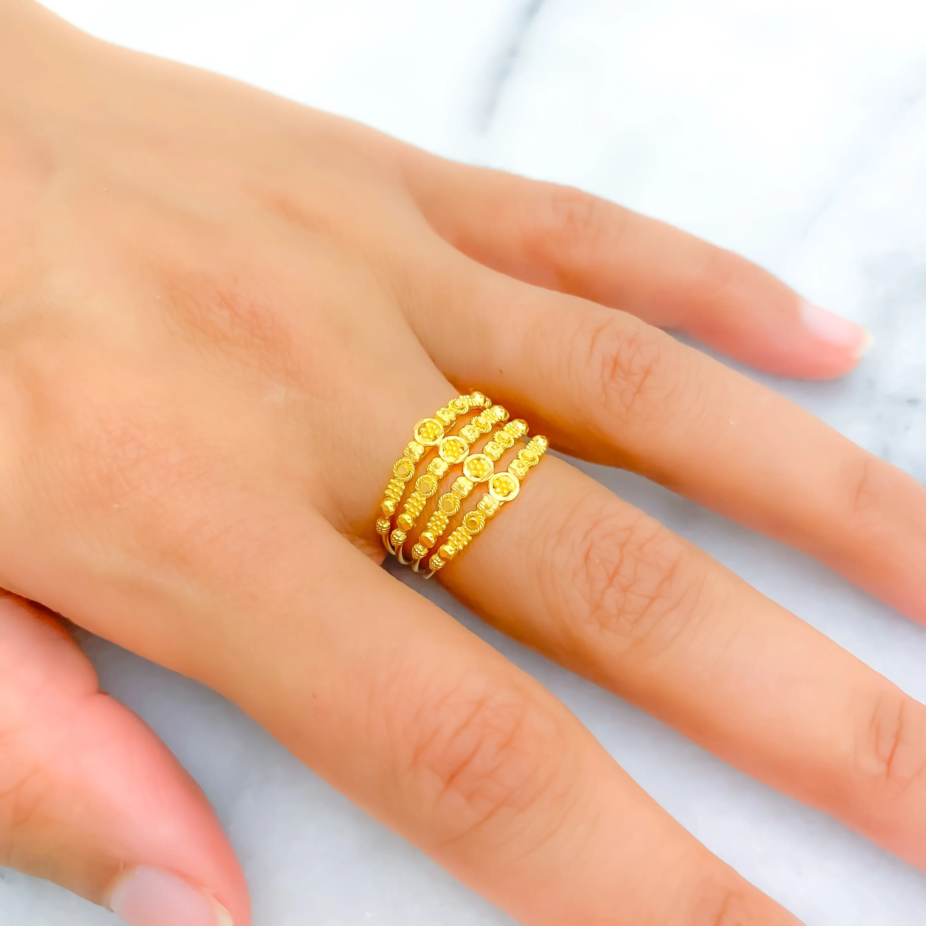 Attractive Lightweight Spiral Ring