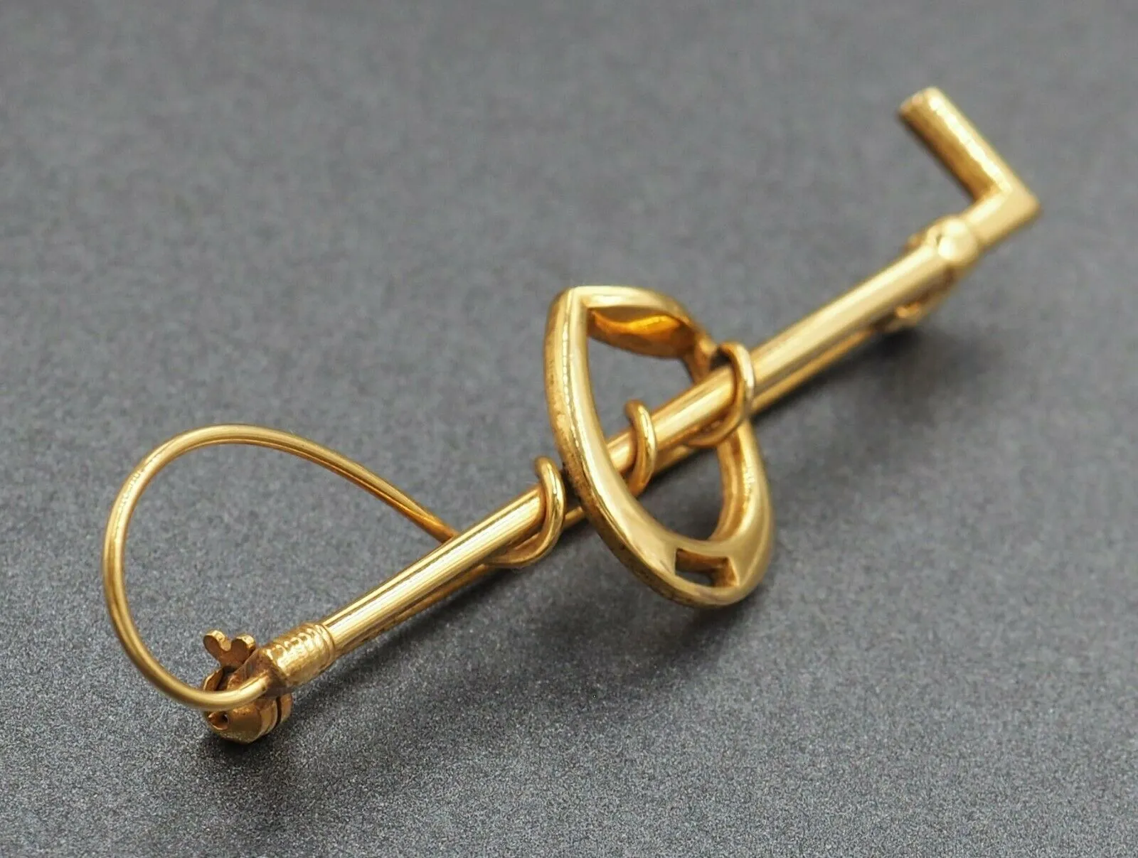 Vintage 9ct Yellow Gold Whip & Stirrup Brooch