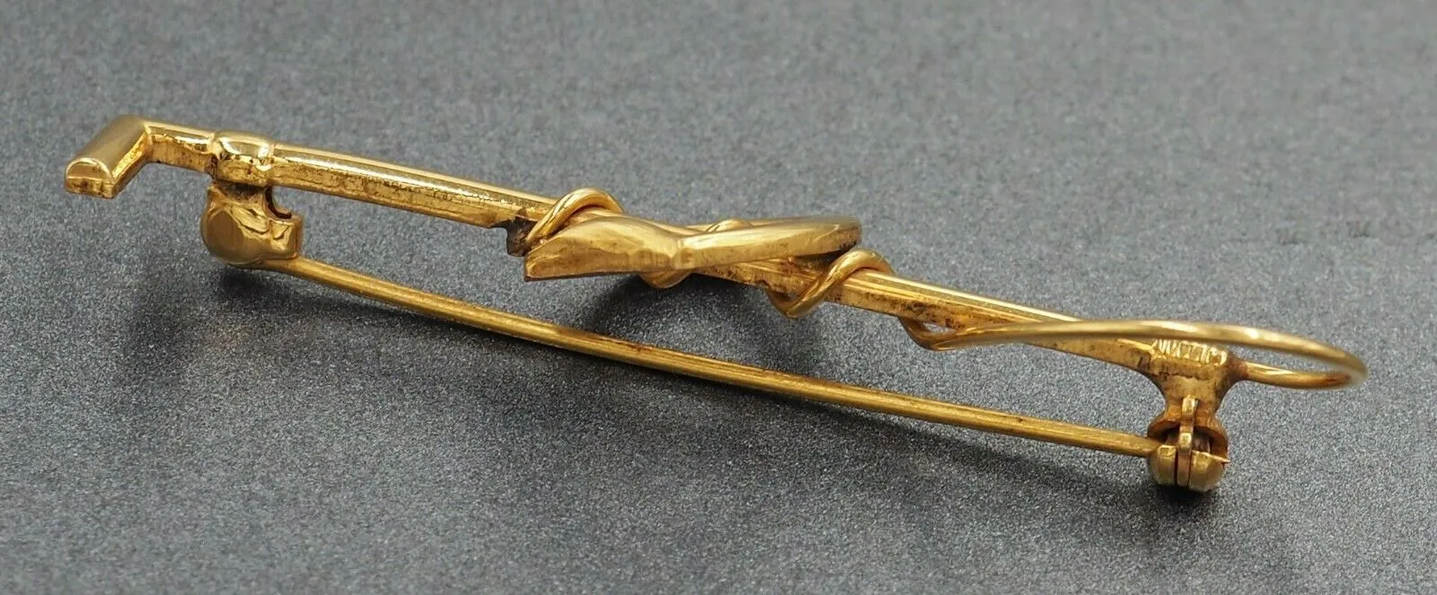 Vintage 9ct Yellow Gold Whip & Stirrup Brooch